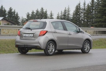 Toyota Yaris III Hatchback 5d Facelifting 1.33 Dual VVT-i 99KM 2015 Toyota Yaris 1.33 Benzyna nawi hak kamera cofania, zdjęcie 9