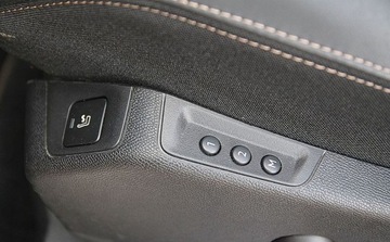 Peugeot 3008 II Plug-In Hybrid Facelifting 1.6 HYBRID4 300KM 2022 Peugeot 3008 1.6 PureTech Hybrid4 300KM PHEV GT Pack SS EAT8 Gwarancja od, zdjęcie 21