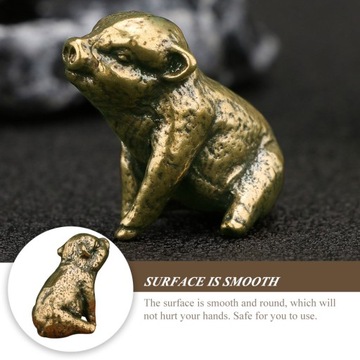 Декоративная миниатюра с латунной свиньей.