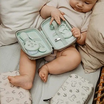 Маникюрный набор Suavinex Baby с кисточкой и расческой.