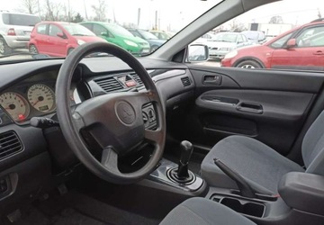 Mitsubishi Lancer VIII Sedan 1.6 i 16V 98KM 2004 Mitsubishi Lancer Mitsubishi Lancer 1.6 Benzyna 98KM, zdjęcie 6