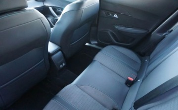 Peugeot 2008 II SUV 1.2 PureTech 130KM 2021 Peugeot 2008 Peugeot 2008 Allure Pack 1.2 130km 1.2 Benzyna 130KM, zdjęcie 27