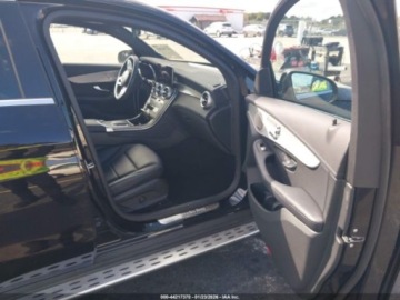Mercedes GLC C254/X254 2023 Mercedes-Benz GLC 300 4Matic Coupe 2023 2.0 Benzyna 255KM, zdjęcie 9