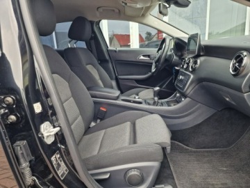 Mercedes Klasa A W176 Hatchback 5d Facelifting 180 122KM 2016 Mercedes A 180 1.6 Benzyna Kamera, zdjęcie 25