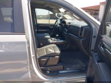 Chevrolet Silverado II 2024 Chevrolet Silverado 1500 Short Bed Lt Trail Boss 2024 6.2l 6.2 Benzyna, zdjęcie 9