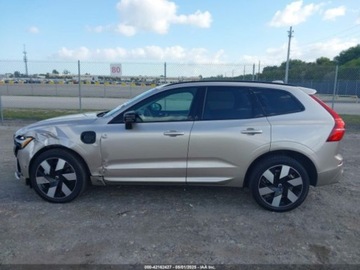 Volvo XC60 II 2024 Volvo XC 60 Recharge T8 Plus Dark Theme 2024 2.0l 2.0 Hybryda Plug-in 312KM, zdjęcie 2