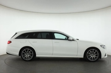 Mercedes Klasa E W213 Kombi 2.0 220d 194KM 2020 Mercedes E E 220 d 4MATIC, Salon Polska, 191 KM, zdjęcie 5