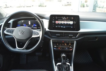 Volkswagen T-Roc I SUV Facelifting 1.5 TSI ACT 150KM 2022 Volkswagen T-Roc SalonPL 150KM TSI DSG Life 17 ZimowySiedzenia komfortoweV, zdjęcie 10