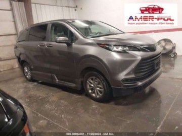 Toyota Sienna III 2023 Toyota Sienna 2023r., 4x4, 2.5L 2.5 Hybryda 189KM