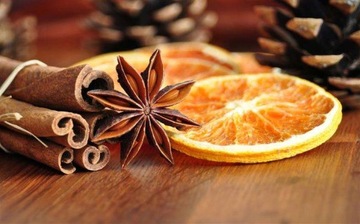 АРОМАТНАЯ СУШЕНАЯ КОРИЦА, АПЕЛЬСИН, АНИС, БОЛЬШИЕ ШИШКИ