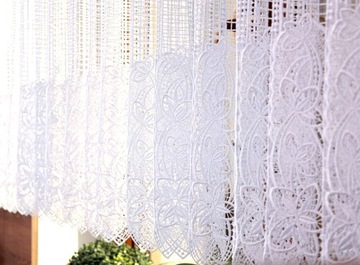 Белая кухонная штора Заздростка Гипюр, высота 90 см