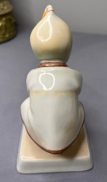 Фигурка ребенка, играющего с мячом, Zsolnay, Андреас Синко, ар-деко, Венгрия