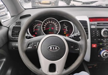 Kia Venga Mikrovan 1.4 DOHC CVVT 90KM 2011 Kia Venga 2011r, 1.4 Benzyna. Lekko uszkodzony lewy tyl. Jezdzi 1.4 90KM, zdjęcie 10