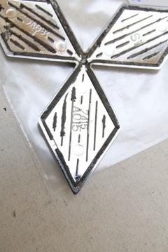 LOGO ZNAK ZNAKY VÍKO KUFRU ZADNÍ ORIGINÁLNÍ MITSUBISHI OUTLANDER 2 3 7415A015