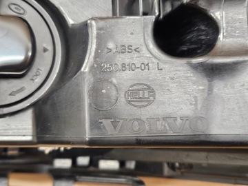 LEVÝ SVĚTLO SVĚTLOMET ZADNÍ LED VOLVO C40 BARVA 735