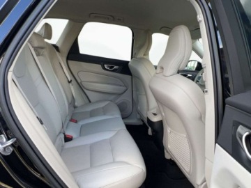 Volvo XC60 II 2022 Volvo XC 60 Plus Dark B5 AWD (250 14 KM) AUT ACC Blis CTA Harman Kamera F, zdjęcie 11