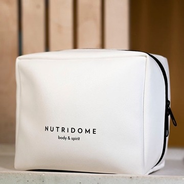 Элегантная, вместительная косметичка из ЭКО-КОЖИ белого цвета.