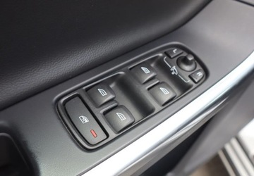 Volvo V60 I Kombi Facelifting 2.0 D3 DRIVE-E 150KM 2016 Volvo V60 2.0 150KM SUMMUM 2 Wlasciciel Serwisowany 2.0 Diesel 150KM, zdjęcie 17