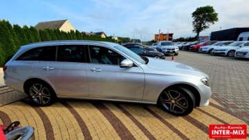 Mercedes Klasa E W213 Kombi 2.0 220d 194KM 2020 Mercedes-Benz Klasa E Niski przebieg Idealne bogata wersja AUTOMAT 2.0, zdjęcie 7