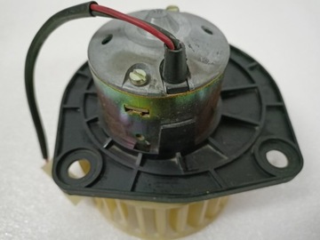 MOTOR RADIÁTORU Z VRTULÍ 33528101050