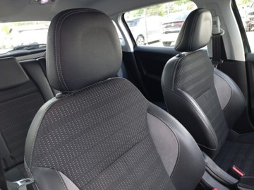 Peugeot 2008 I SUV Facelifting 1.2 PureTech 110KM 2018 Peugeot 2008 Automat Klimatronik Nawigacja 1.2 Benzyna 110KM, zdjęcie 14