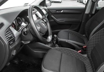 Skoda Fabia III Kombi Facelifting 1.0 TSI 95KM 2021 Skoda Fabia 1.0TSI 95KM Ambition Plus, Kamera Cofania, Czujniki Parkowania, zdjęcie 9