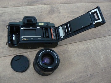 Yashica Kyocera 230 AF с объективом в сборе