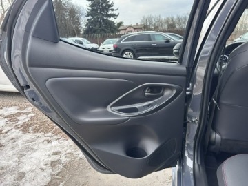 Toyota Yaris IV Hatchback Facelifting 1.5 Hybrid Dynamic Force 130KM 2025 Toyota Yaris Hybrya GR SPORT+VIP SKYVIEW/Salon PL/, zdjęcie 26
