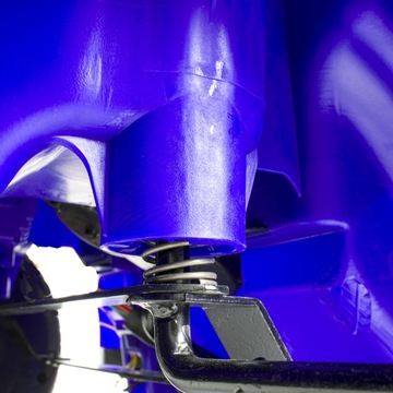 Автомобиль на аккумуляторе, 2 двигателя, пульт, музыка.