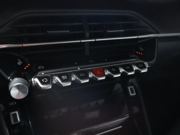 Peugeot 2008 II SUV Facelifting 1.2 PureTech 130KM 2024 Peugeot 2008 1.2 PureTech, Salon Polska, zdjęcie 16