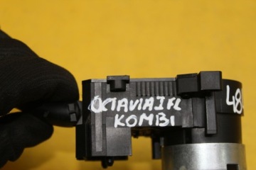 ПЕРЕКЛЮЧАТЕЛЬ НАПРАВЛЕНИЯ 8L0953513G OCTAVIA FL COMBI