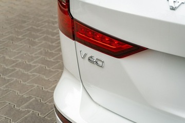 Volvo V60 II  Kombi Facelifting 2.0 B4 B 197KM 2025 Volvo V60 Ultra Dark B4 Mild hybrid Benzyna 197+14, zdjęcie 9