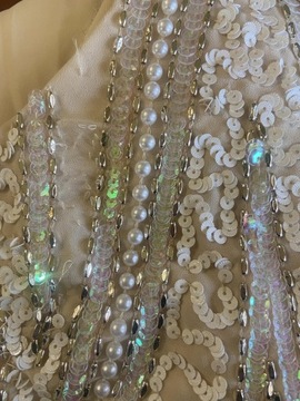 Sukienka z cekinami Lace & Beads beżowa 44