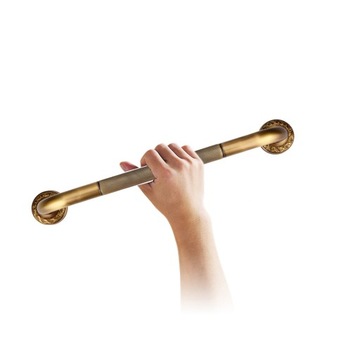 Резная латунная ванна в античном стиле.