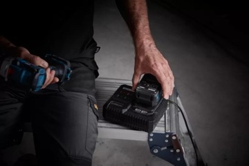 Быстрое зарядное устройство Erbauer 18 В.