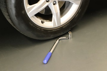 Телескопический колесный ключ 17/19 мм GOODYEAR