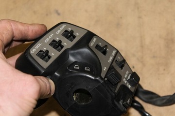 GL 1800 GOLD WING PRZELACZNIKI LEWE SWIATEL 01-05