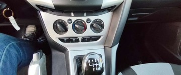 Ford Focus III Kombi 1.0 EcoBoost 125KM 2012 Ford Focus Ford Focus 1.0 EcoBoost Start-Stopp-System Champions Edition, zdjęcie 12