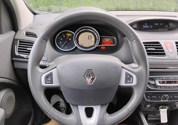 Renault Megane III Hatchback 1.5 dCi FAP 90KM 2011 Renault Megane 2011r, 1.5 DCI. Uszkodzony tyl. Jezdzi. 1.5 Diesel 90KM, zdjęcie 12