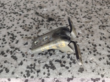 ПЕТЛЯ ДВЕРИ OPEL ASTRA J ПЕРЕДНЯЯ ЛЕВАЯ ИЛИ ПРАВАЯ