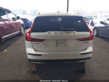 Volvo V60 II  Kombi Facelifting 2.0 B5 250KM 2023 Volvo V60 Cross Country 2023r, B5, 4x4, 2.0L 2.0 Benzyna 250KM, zdjęcie 4