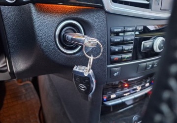 Mercedes Klasa E W212 Limuzyna 200 CGI BlueEFFICIENCY 184KM 2012 Mercedes-Benz Klasa E 1,8BenzynaAutomat LimuzynaSkora Ksenon 1.8, zdjęcie 21