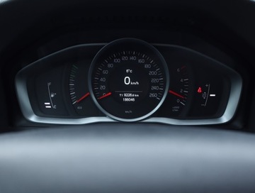 Volvo V60 I Kombi Facelifting 2.0 D4 DRIVE-E 190KM 2016 Volvo V60 D4 2.0, Salon Polska, Serwis ASO, zdjęcie 10