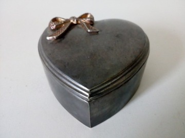 Позолоченная коробочка в форме сердца