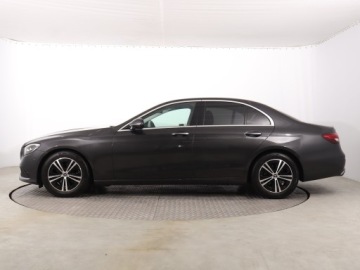 Mercedes Klasa E W213 Limuzyna Facelifting 2.0 E220d 194KM 2022 Mercedes E E 220 d, Salon Polska, 1. Właściciel, zdjęcie 2