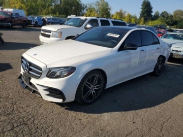 Mercedes Klasa E W213 2019 Mercedes-Benz Klasa E 2019 MERCEDES-BENZ E 300 4MATIC 2.0 Benzyna 255KM, zdjęcie 1