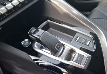 Peugeot 3008 II Crossover Facelifting  1.2 PureTech 130KM 2021 Peugeot 3008 1.2 PureTech Allure SS EAT8 1.2 Benzyna 130KM, zdjęcie 13