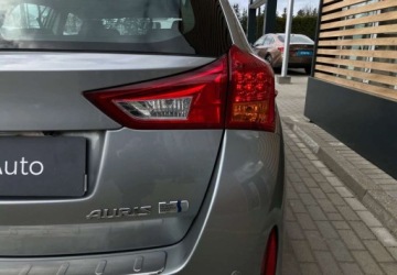 Toyota Auris II Touring Sports Hybrid 135 136KM 2014 Toyota Auris Toyota Auris 1.8 Hybryda 136KM, zdjęcie 6