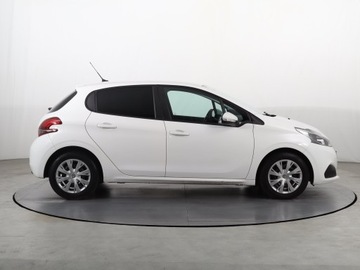 Peugeot 208 I Hatchback 5d Facelifting 1.2 PureTech 82KM 2019 Peugeot 208 1.2 PureTech, Salon Polska, zdjęcie 5