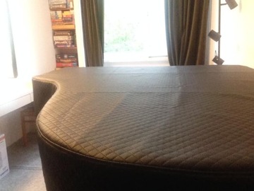 Чехол для фортепиано из стеганой эко-кожи.